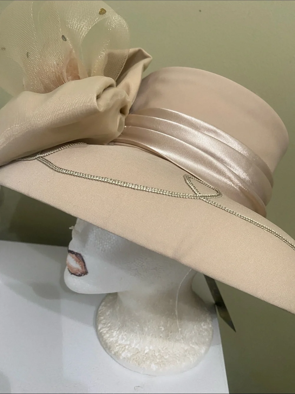 NWT Beautiful Dress Hat / Church Hat by Donna Vinci